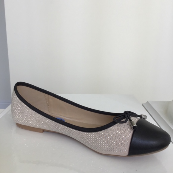 Light beige/black ballerina style light weight flats size 7 1/2 - Picture 3 of 8